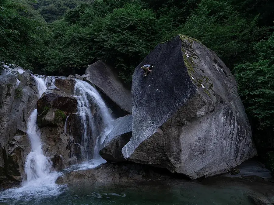 黎明、甲斐駒ヶ岳　クライマー：大木輝一　撮影：五十島典空