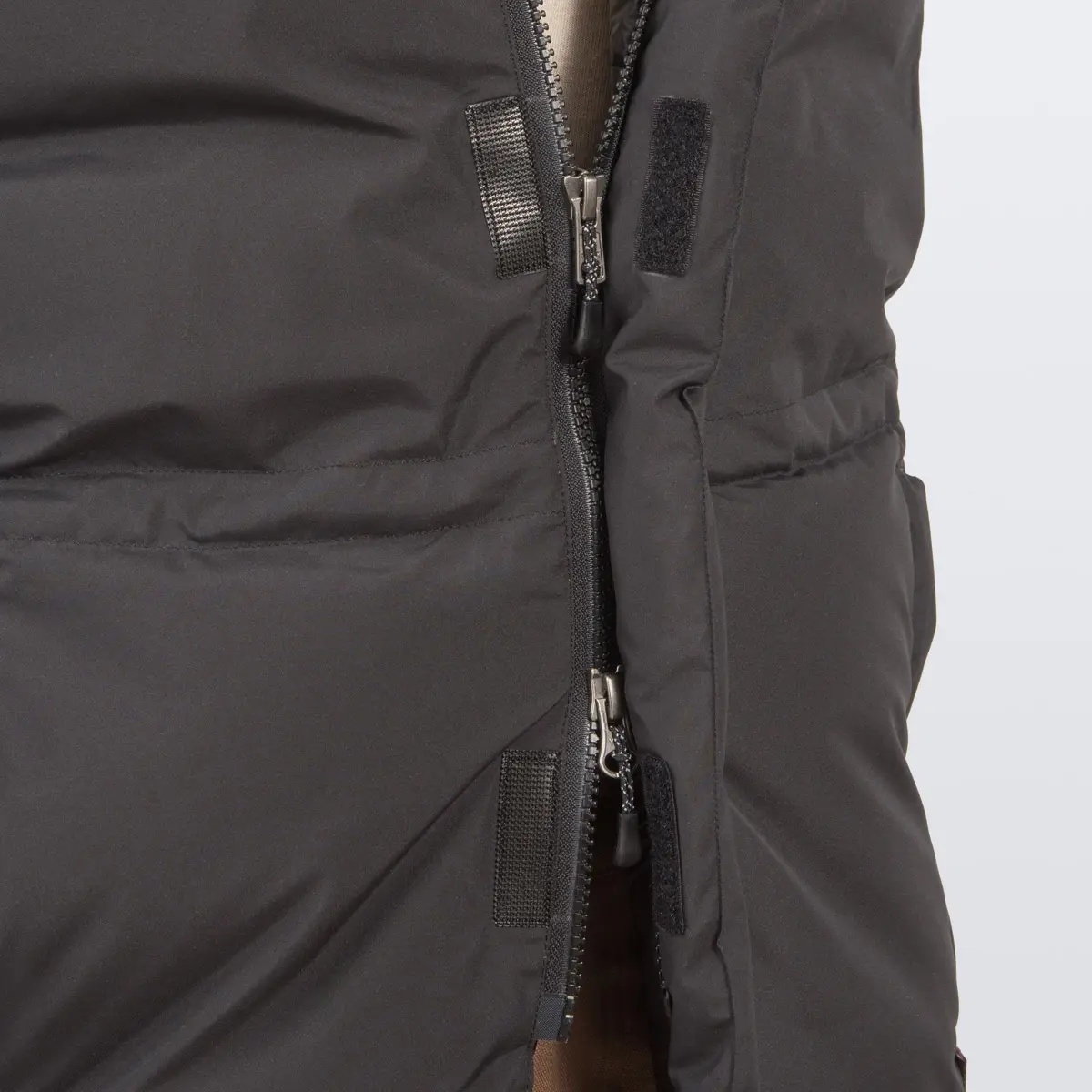 アイオンパーカ ブラック L